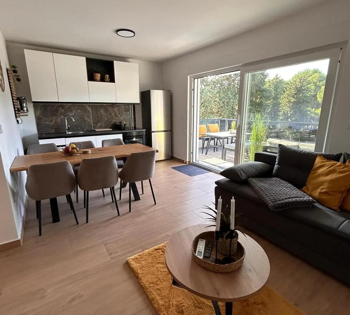 Sunchill Apartment Pakostane