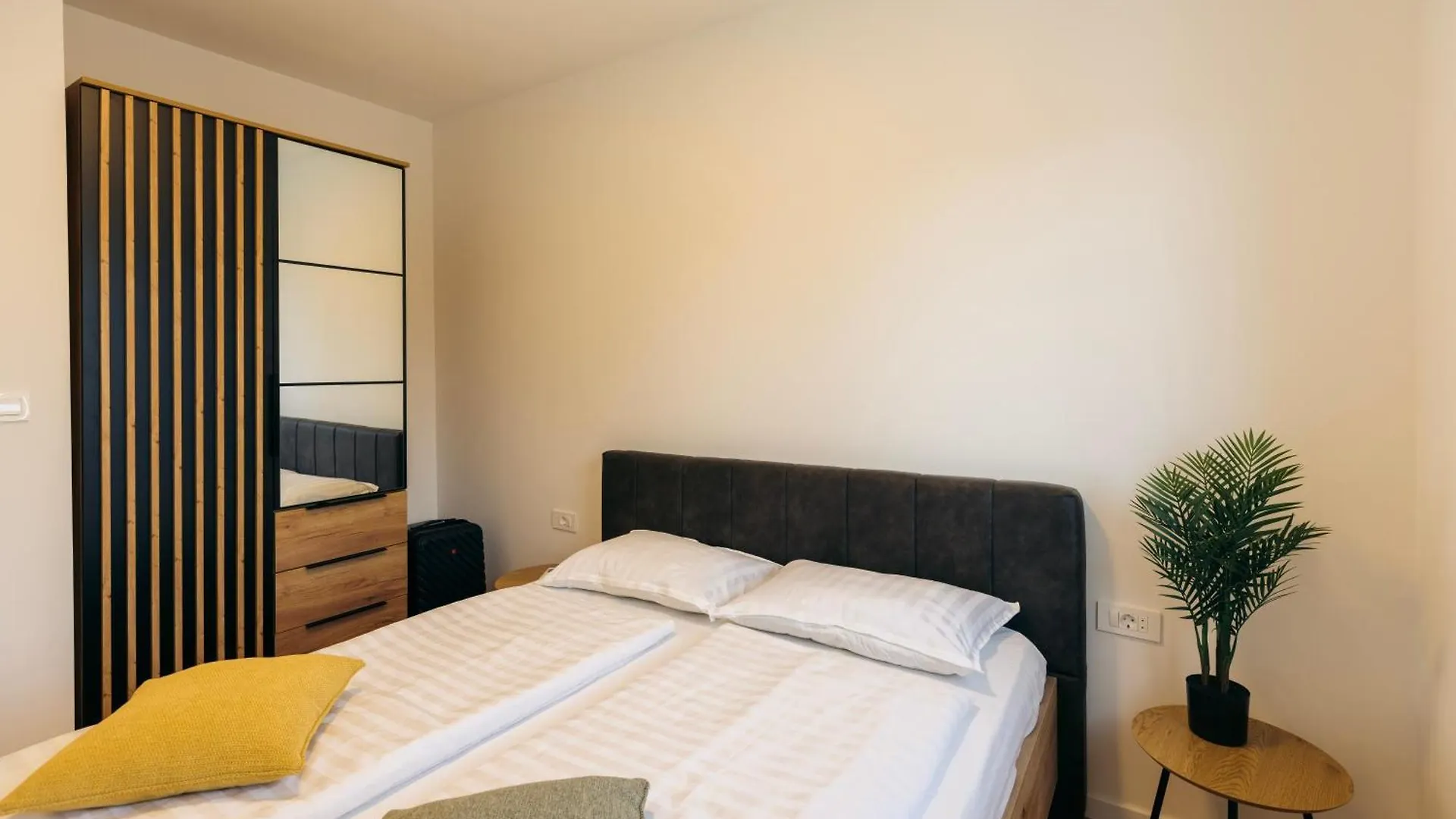 Sunchill Apartment Pakostane