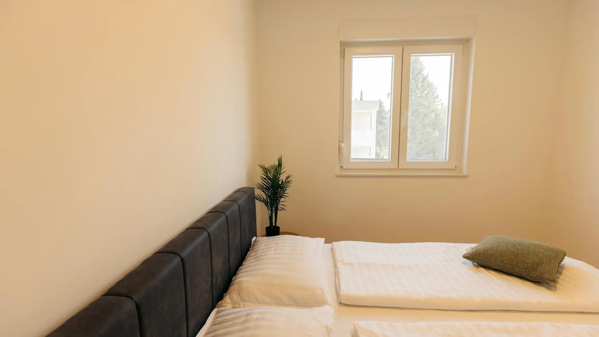 Sunchill Apartment Pakostane