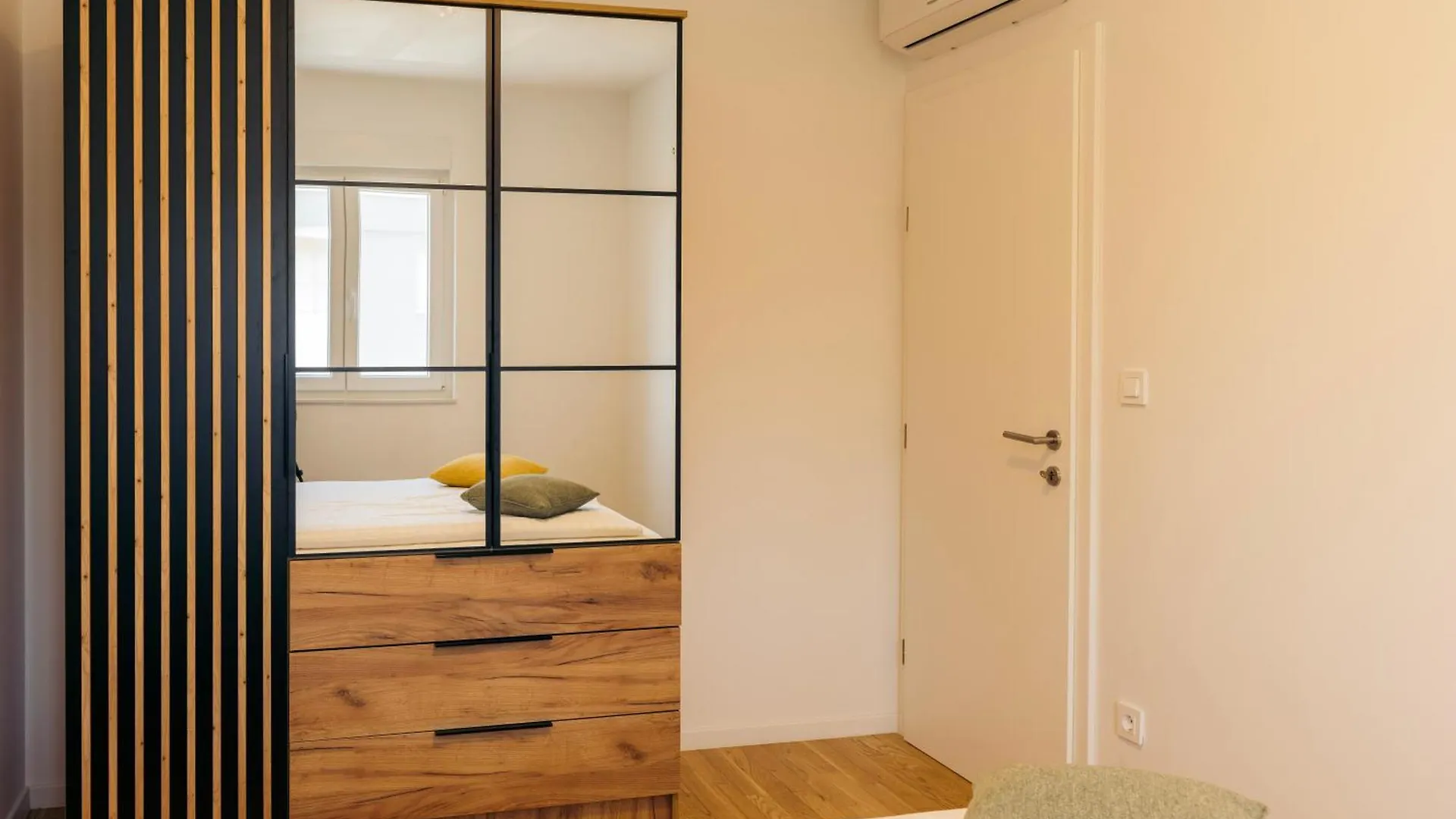 Sunchill Apartment Pakostane 0*,  Croatia